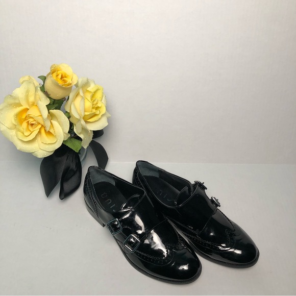 ⭐️NEW⭐️UNISA Black Patent Leather Loafers - Picture 2 of 8